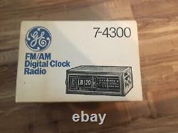 Vintage Général Électrique Radio Flip Numéro D'horloge Modèle No. 7-4300 Nib Neuf En Boîte