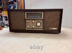 Vintage MCM General Electric AM/FM en bois de noyer stéréo à état solide FONCTIONNEL