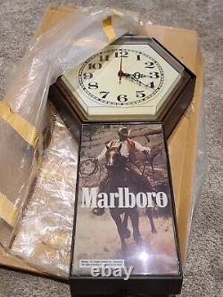Vintage Nos Nouveau Non Utilisé Marlboro Cigarettes Lighted Store Horloge Murale Publicitaire