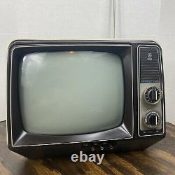 Vintage Television 1979 Ge General Electric Performance Portable Tv 12xb9104v