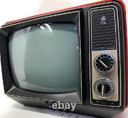 Vintage Television Ge General Electric Performance Portable Tv 12xb9104t