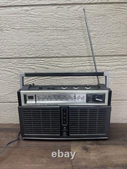 Vintage années 1980 Radio stéréo à 8 pistes Modèle No. 3-5532A General Electric Fonctionne