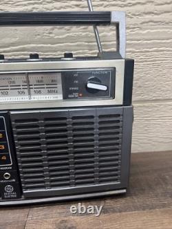 Vintage années 1980 Radio stéréo à 8 pistes modèle n° 3-5532A General Electric fonctionne