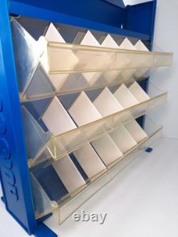 Vitrine de présentation de lampes auto vintage GE avec tous les diviseurs de tiroirs