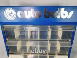 Vitrine de présentation de lampes auto vintage GE avec tous les diviseurs de tiroirs